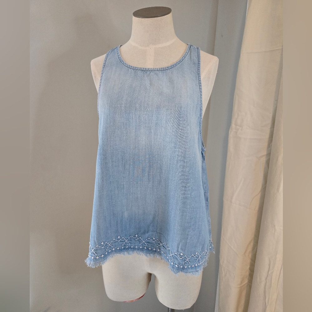 Cloth & Stone Light Blue Embrodiered Sleeveless Top